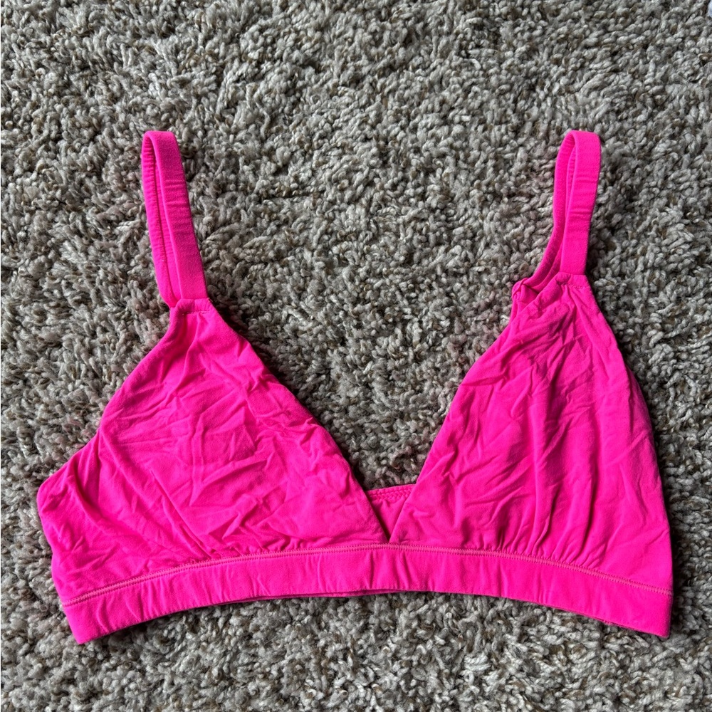Slims fits everybody bralette in neon pink